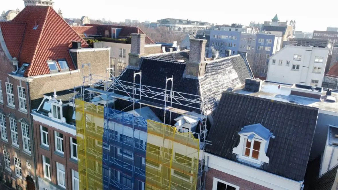 Dakrenovatieproject in Amsterdam