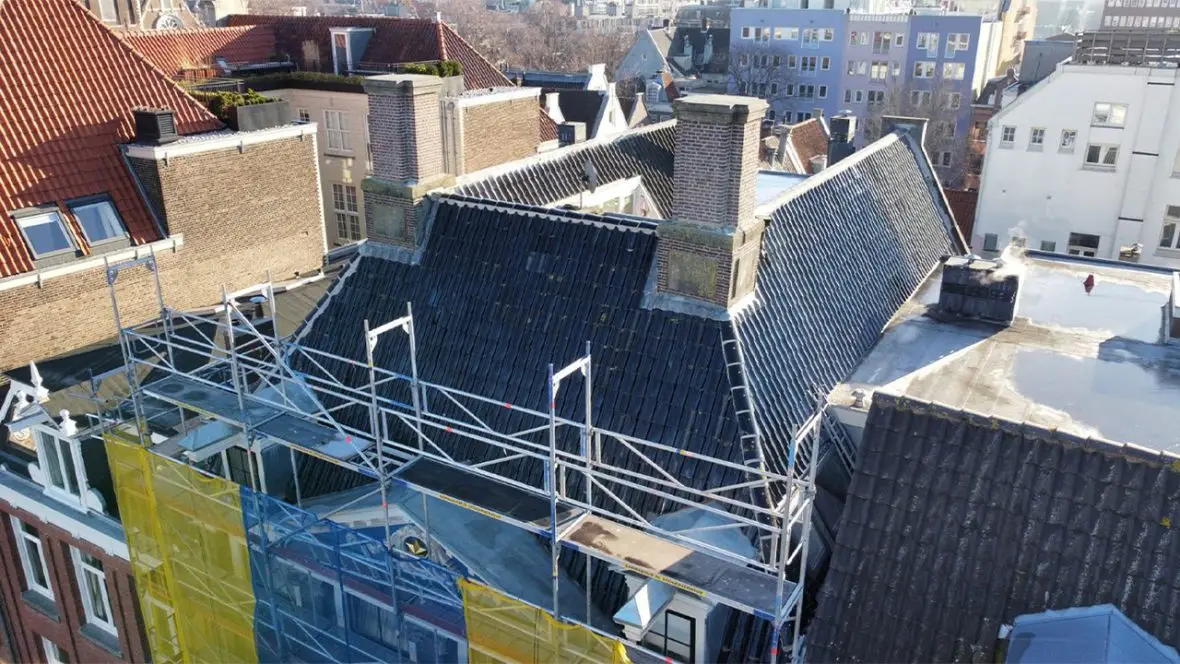 Dakrenovatieproject in Amsterdam